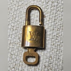 #307 LOUIS VUITTON PADLOCK AND KEY